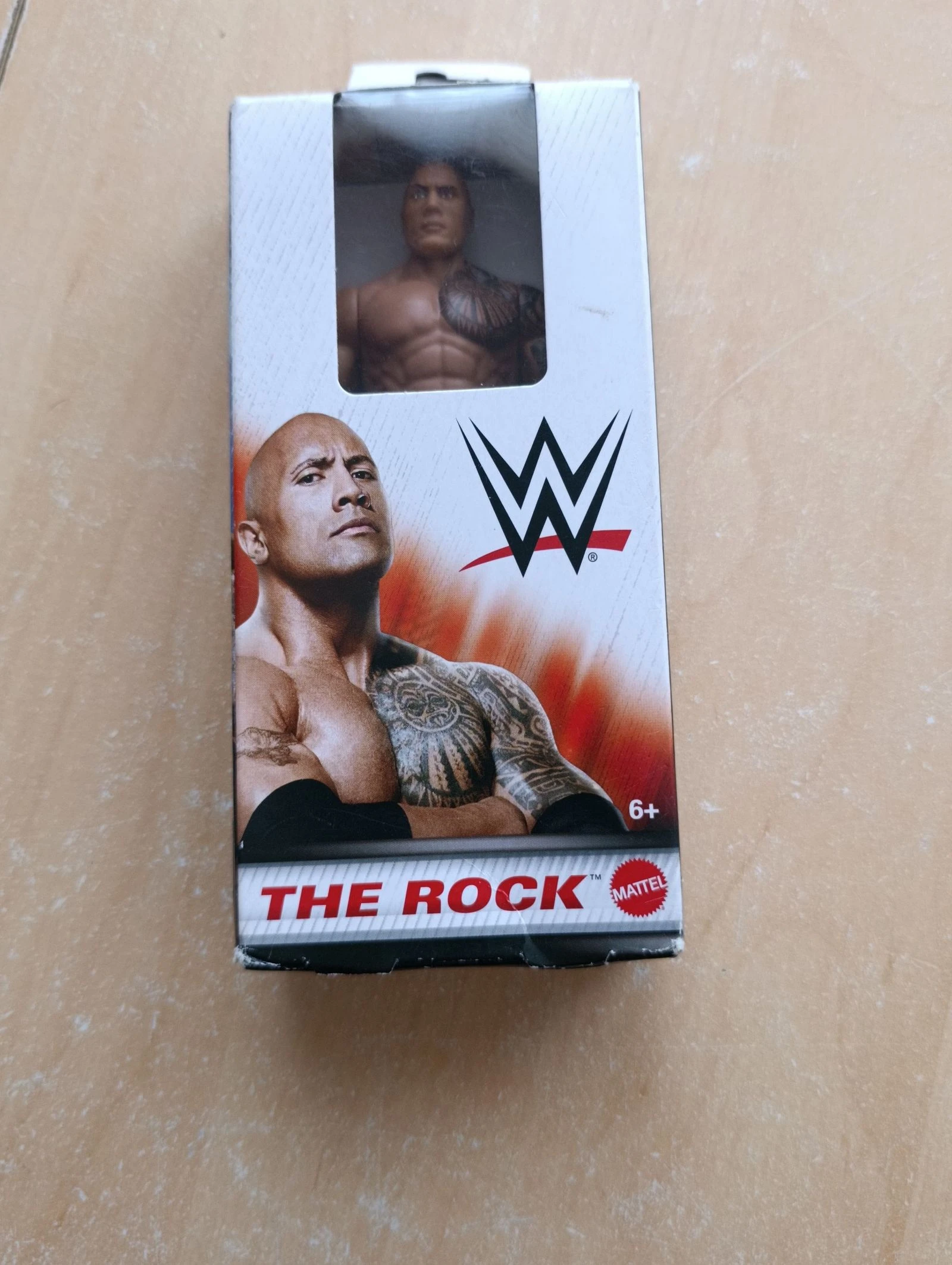 Figurine catch the rock 